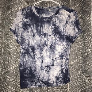 CharlotteRusse Short Blue/White Tye-dye Knot Shirt